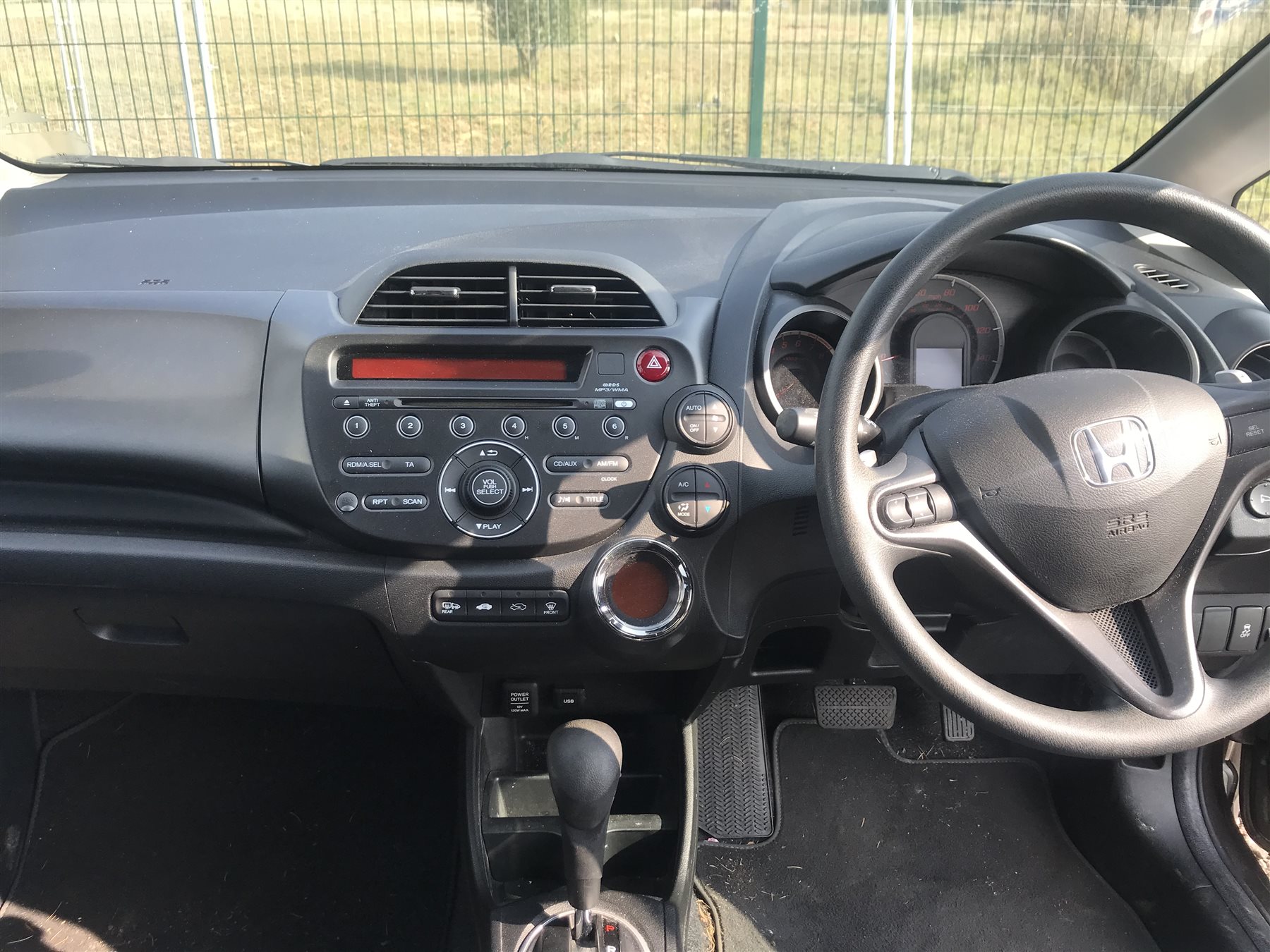 2012 Honda Jazz 1.4 i-VTEC ES CVT. 5 doors, automatic transmission, petrol, climate control, electric windows. 32,000 miles from new. Alloy wheels. No V5 present, No MOT. From local estate.