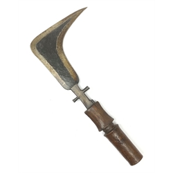Central African throwing knife, hammered steel hooked blade with wooden grip overall 39cm