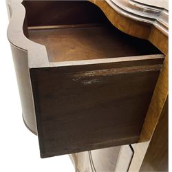 Early to mid-20th century figured walnut serpentine chest, moulded top over two short and two long cock-beaded drawers, fitted with drop handles in the form of shields with three recumbent lions, on cabriole feet