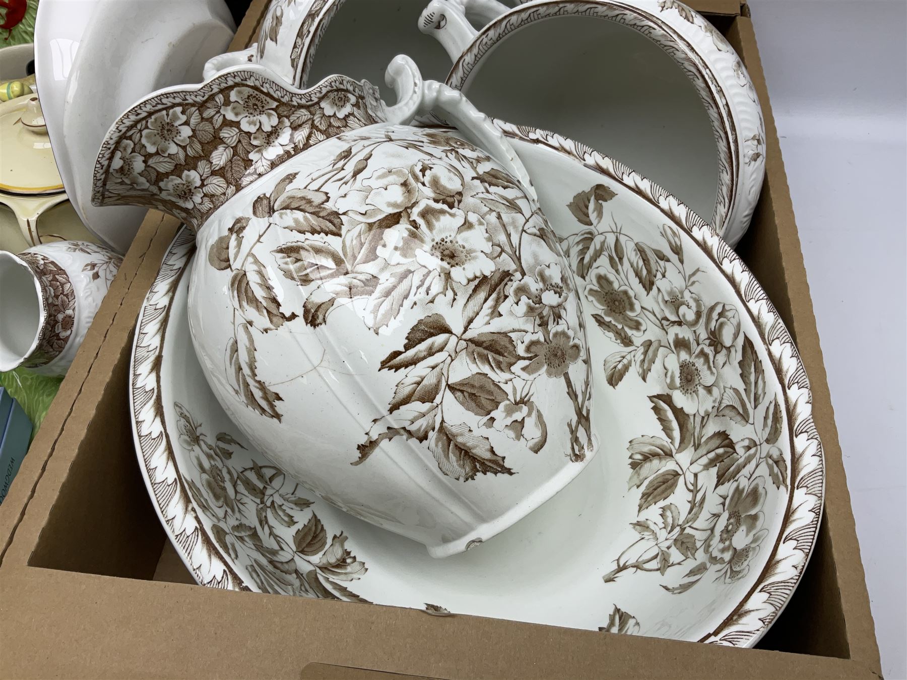 Burleigh Ware jug of baluster form modelled with fox and heron, cabbage dish, Carlton Ware lobster scallop dish, Royal Doulton The Hunting Man plate, Grimwades, other early 20th century ceramics and a Henry Alcock wash set to include jug and bowl, chamber pot etc