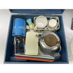 Brexton picnic hamper together with a boxed German glass set