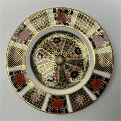 20th century Royal Crown Derby Imari 1128 pattern plates, comprising four side plates and three smaller examples, with printed and painted marks beneath, including illustration date codes for 1918 and 1920, and Roman numeral date code for 1979, larger examples D18cm, smaller D15cm, (7)
