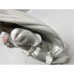 Lladro figure, The Bride, modelled as a female figure in a wedding dress, sculpted by Francisco Catala, no 5439, with original box, year issued 1987 year retired 1995, 