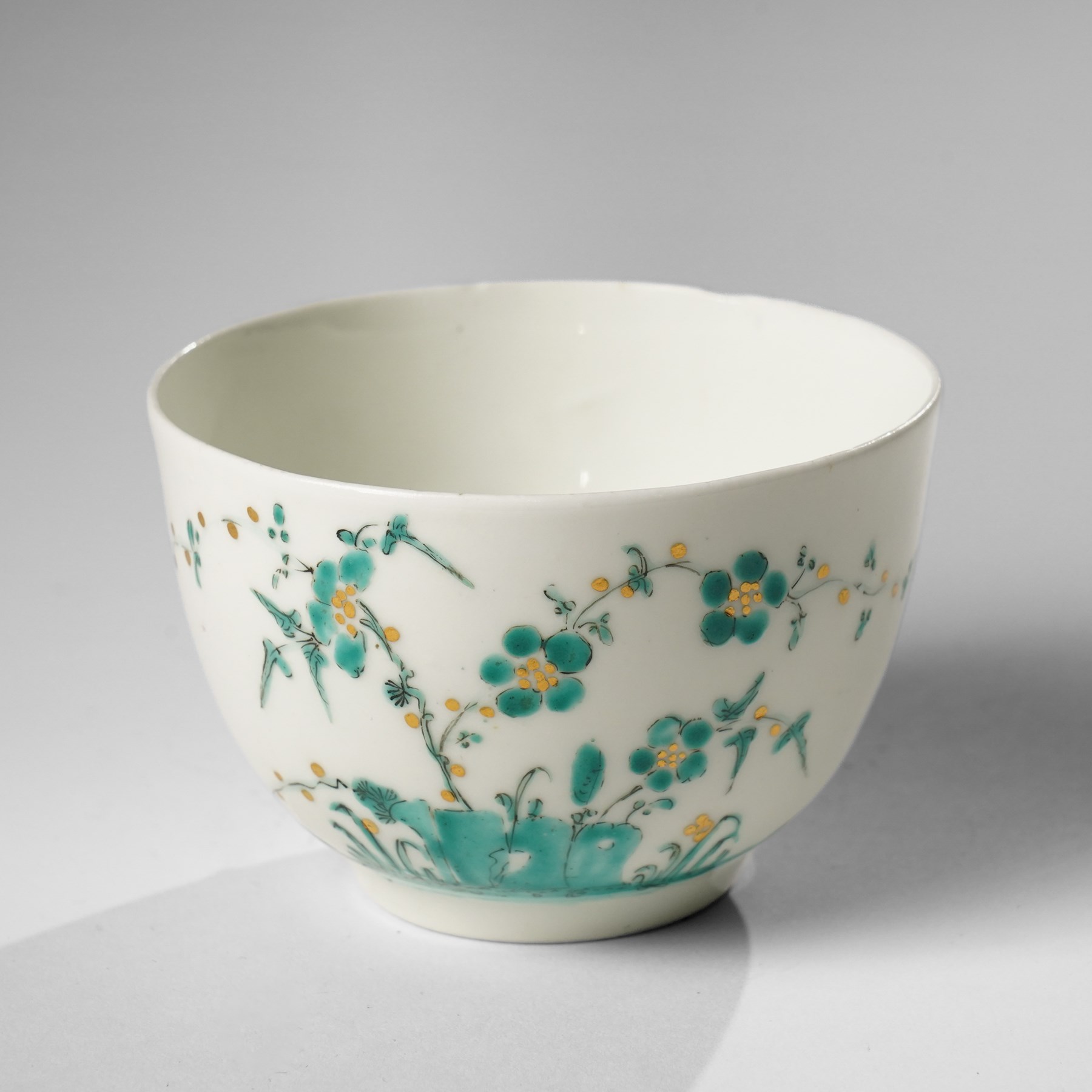 Chinese famille verte dragon bowl, apocryphal Chenghua mark in red to base, D12cm; with another famille verte bowl (2)