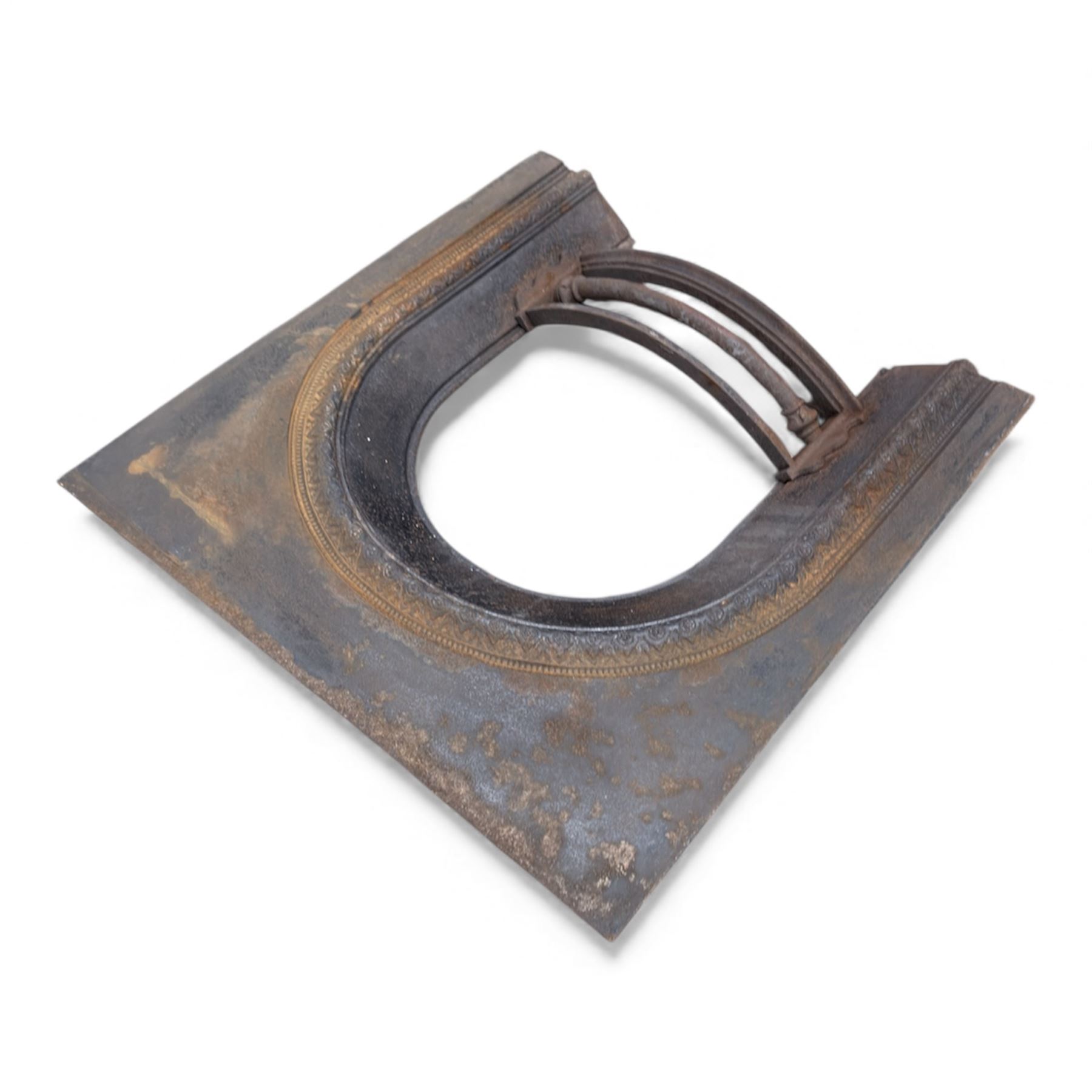 Two cast iron fire surrounds / inserts along with four metal surround pieces 