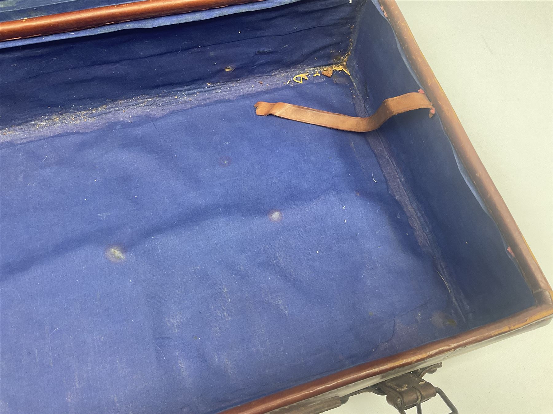 Late 19th/early 20th century stitched and studded leather portmanteau type suitcase with expanding lid and straps, L61cm