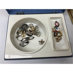 9ct gold leaf brooch, hallmarked, silver jewellery and a collection of costume jewellery, wristwatches and jewellery boxes 