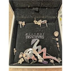 Colleciton of jewellery, including hatpins, brooches, silver earrings, etc