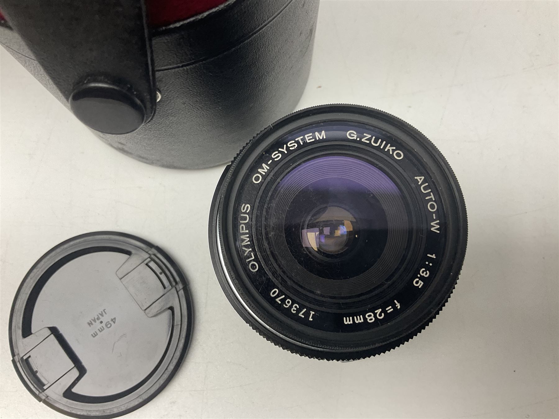 Collection of camera bodies and lenses, to include Olympus OM-1 camera body, serial no 106567, with 'Olympus OM-System F.Zuiko Auto-S 1:1.8 f=50mm' lens, serial no 135097,  Zenit-B camera body, serial no 71017867, with 'Helios-44-2 2/58' serial no 7500040, Voigtlander Vito B camera body, with 'Voigtlander Colour Skopar 1:2.8/50' lens, 'Olympus OM-System Zuiko Auto-Zoom 1:4 f=75-150mm' lens serial no 104321, 'Tamron SP 35-210mm 1:3.5-4.2' lens etc 