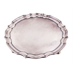 Modern silver waiter, of typical form with pie crust rim, upon four scroll feet, hallmarked E H P Co Ltd, Sheffield 1967, D20.4cm