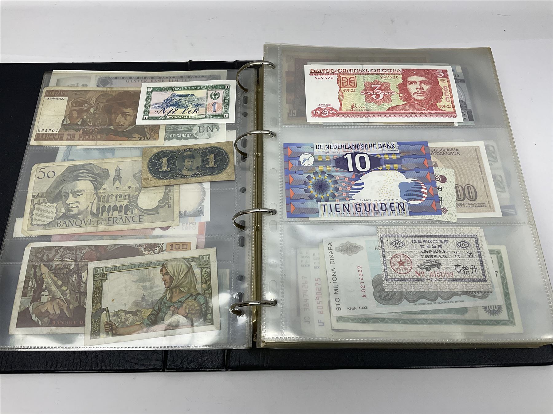 World and Great British banknotes to include Brazil, Canada, France, Germany, Ghana, Indonesia, Iraq, Hong Kong, Hungary, Japan, Vietnam, Zimbabwe, a collection of Chinese ‘Hell Money’, and quantity of ‘De La Rue Systems’ test notes, housed in ring binder and loose