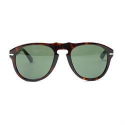 Persol tortoiseshell acetate sunglasses, handmade in Italy, with dark green lenses, signature silver-tone arrow hinges and keyhole bridge, temple interiors stamped Persol and CE marks, together with original Persol case and cloth