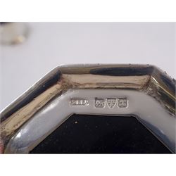 1920s silver three piece cruet set, comprising mustard pot and cover, pepper and open salt, each of faceted octagonal form, the mustard pot with pierced thumbpiece and capped handle, hallmarked Stokes & Ireland Ltd, Chester 1923 & 1924, max height 8.5cm, mustard and salt with original blue glass liners