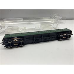 Bachmann '00' gauge - Class 416 2-car EMU Set in Southern Railway green; boxed