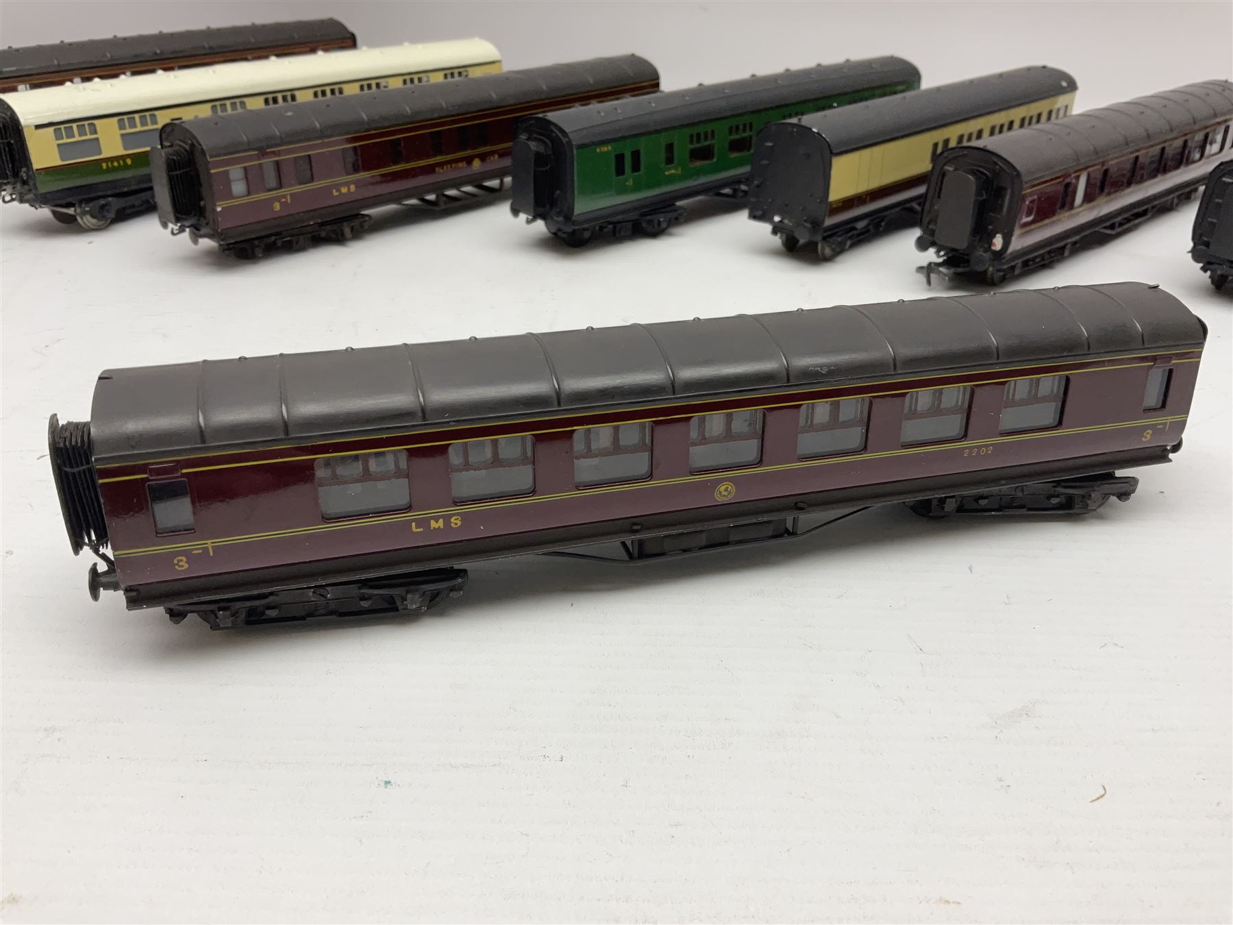 Exley '00' gauge - fourteen various coaches comprising four LMS maroon (3322 3rd, 2202 3rd, 6665 3rd and 388 Sleeping Car 3rd), LNER green/cream Buffet Car 21419, LNER teak 8639 1st, Southern green 6688 3rd, GWR brown/cream 3322 3rd, LNER 206 3rd, LNER 319 1st/3rd, SR green 351 3rd, SR green 188 Parcel Van, GWR 331 3rd and GWR 362 3rd; all unboxed (14)