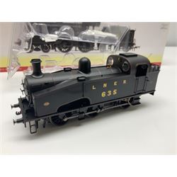 Hornby '00' gauge - Class D16 4-4-0 locomotive No.62530; and Class J50 0-6-0 tank locomotive No.635; both DCC ready; both boxed with paperwork (2)