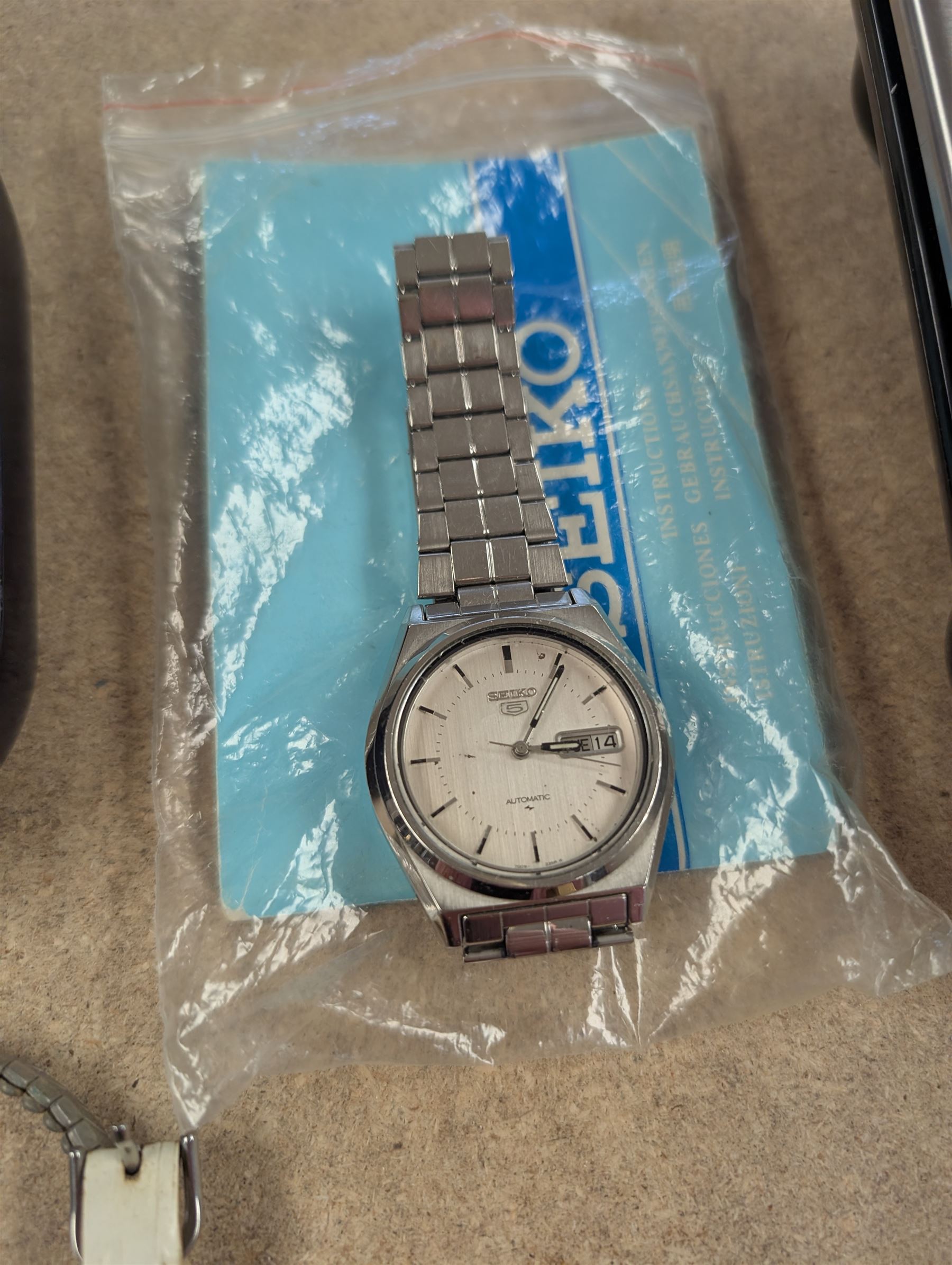 Collection of wristwatches, including ladies 9ct gold cased Avia 15 jewels wristwatch on plated strap, gentleman's Seiko 5 wristwatch etc