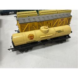 Hornby/Tri-Ang ‘00’ gauge - eight various coaches and eighteen goods wagons; all unboxed (26)