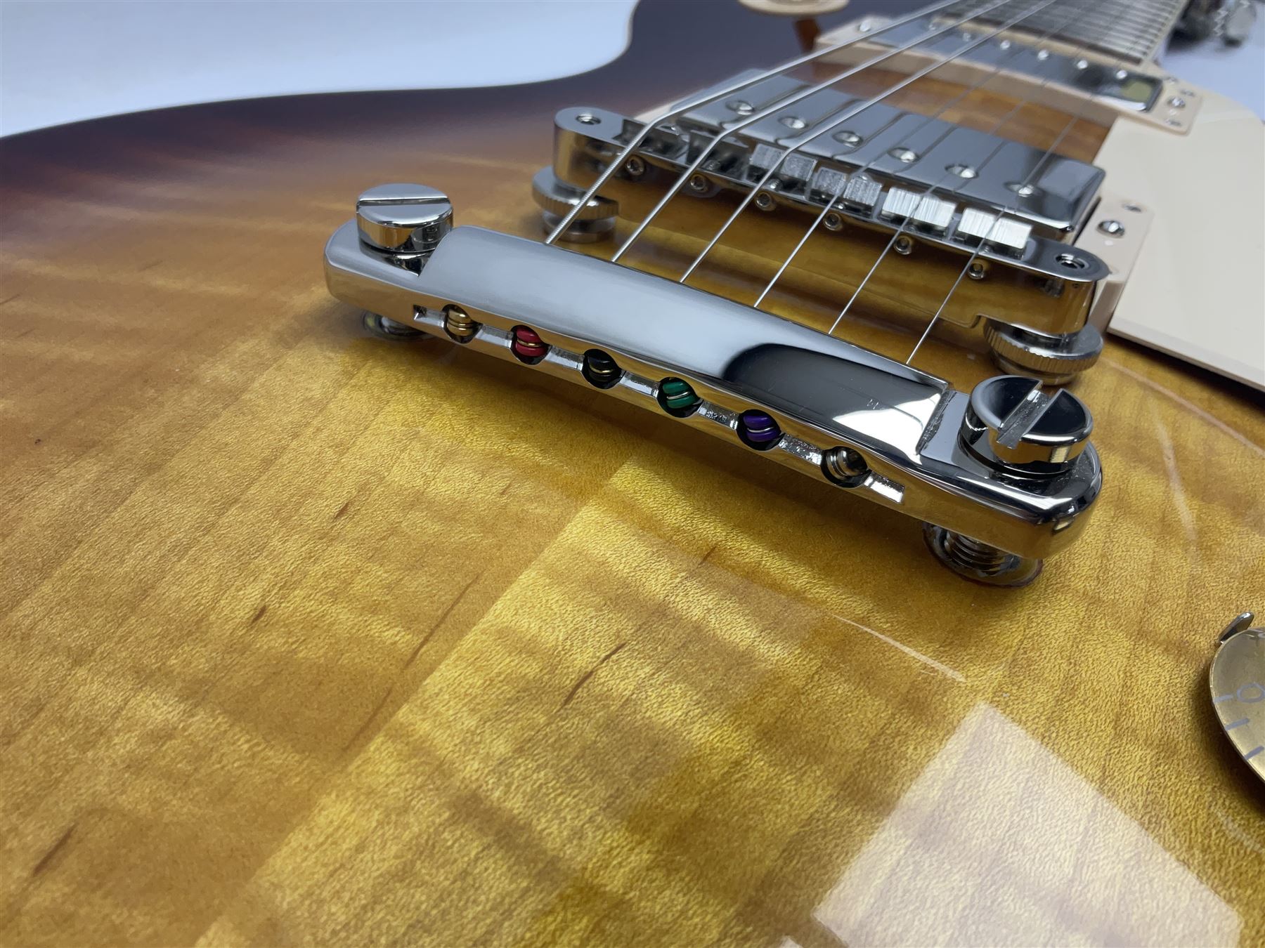 2021 USA Gibson Les Paul Standard guitar Model No LPS600B8NH1 with tobacco sunburst finish; serial no.216610246 L98cm; in Gibson fitted hard case with multitool, cloth, inspection certificate and other paperwork