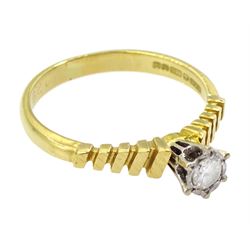 18ct gold single stone round brilliant cut diamond ring, Birmingham 1975, diamond approx 0.15 carat