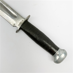 WW2 US Navy/US Marines RH PAL 36 fighting knife with aluminium top pommel marked 1944 and leather bound grip, 15cm blade, leather sheath marked 'WD BO RANDALL'; and US Schrade 497 fixed blade hunting knife with 11.5cm blade and simulated antler grip, in leather sheath (2)