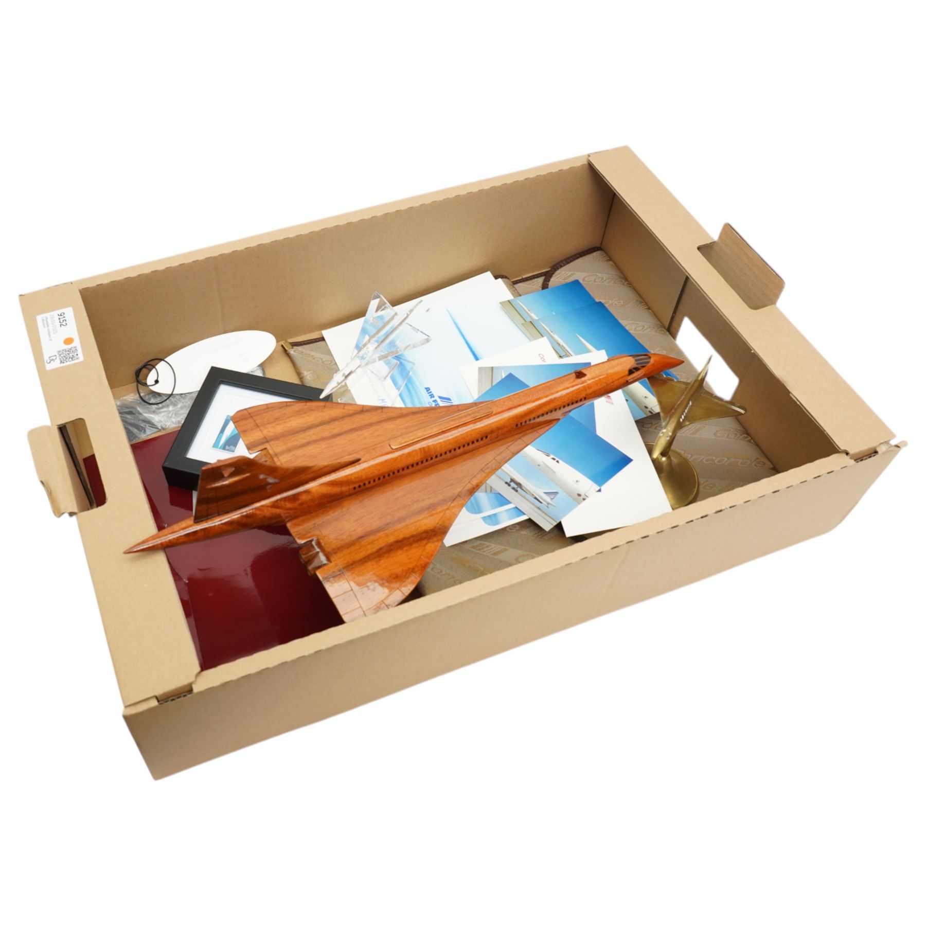 Concorde related memorabilia, including various models, stamps, fabric cases, luggage tags etc