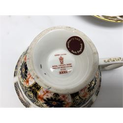 20th century Royal Crown Derby Imari 1128 pattern tea wares, comprising six teacups, five saucers, five side plates, a pair of serving plates, and one other with wavy rim, each with printed marks beneath including various year cyphers, side plates D16cm serving plates each approximately D22cm