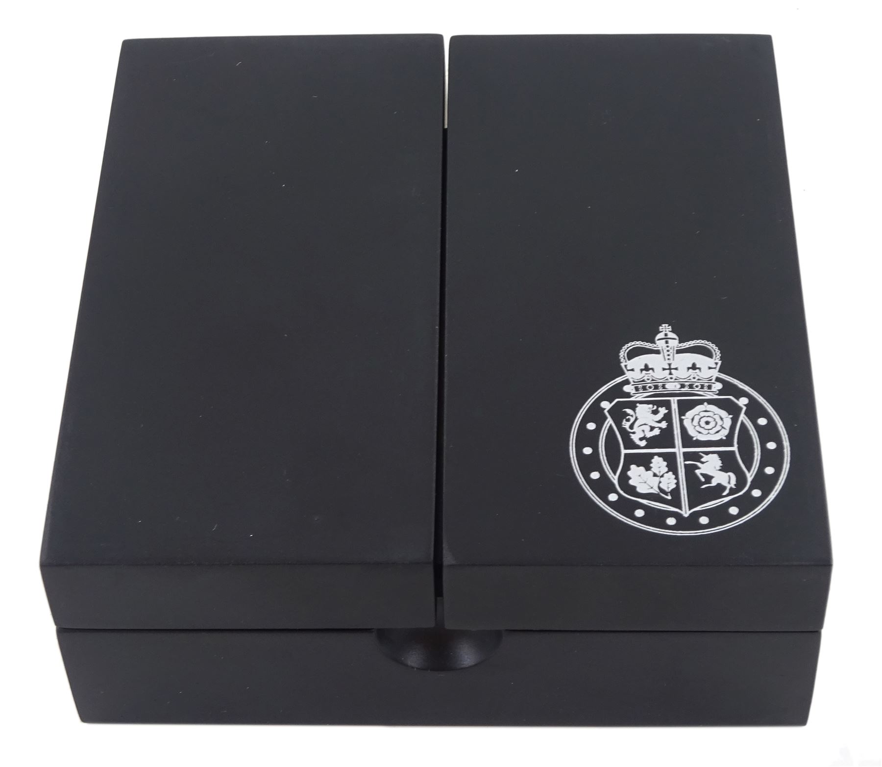 Queen Elizabeth II Guernsey 2020 '75th Anniversary VE Day Victory in Europe' 22ct gold proof five pound coin, cased with certificate