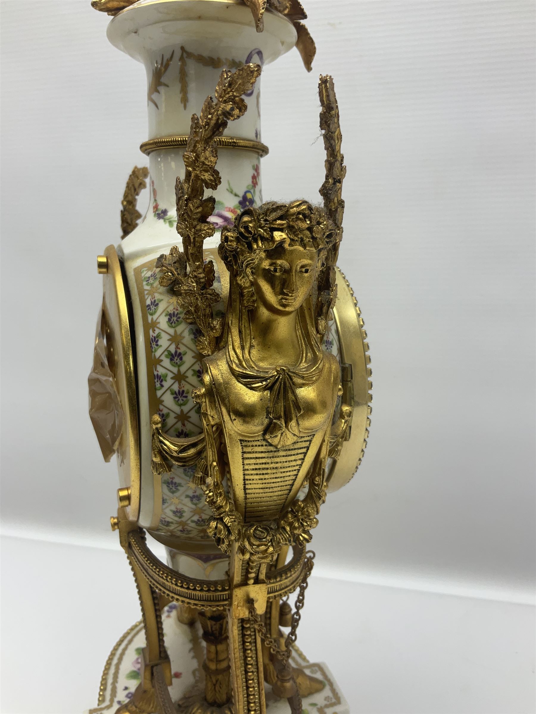 Franklin Mint; Marie Antoinette flowers of Versailles clock, H42cm