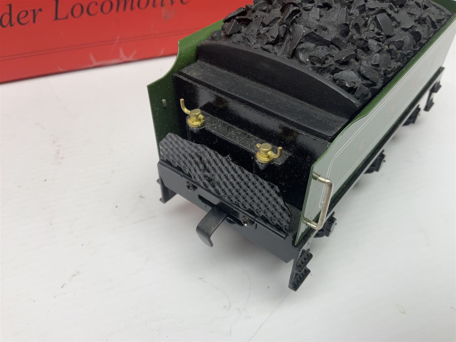 Ace Trains '0' gauge - E3 '2006 Celebration Class' 4-4-0 tender locomotive No.2006 in LNER green; boxed with original packaging and instructions.