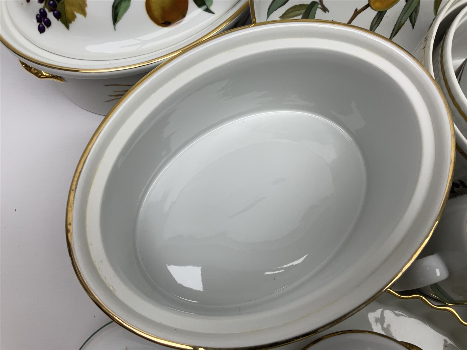 Royal Worcester Evesham pattern ceramics, including twin handled pot, oven dishes, pie dishes, bowls, jugs, etc together with other Royal Worcester ceramics 