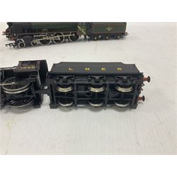 Bachmann ‘00’ gauge - six model steam locomotives comprising J72 Class 0-6-0 no.68723 in BR green; Class 3F 0-6-0 no.47310 in BR black; Gresley V2 Class 2-6-2 locomotive and tender no.3650 in LNER black; Class B1 4-6-0 locomotive and tender no.1059 in LNER black; Jubilee 6P Class 4-6-0 ‘Phoenix’ locomotive and tender no.45736 in BR green; Standard Class 5 4-6-0 locomotive and tender no.73014 in BR green; without boxes (6) 