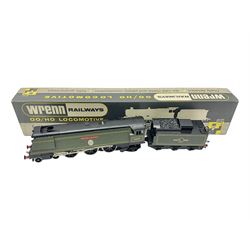 Wrenn '00' gauge - Streamlined Bulleid Pacific 'Battle of Britain' 4-6-2 locomotive 'Winston Churchill' No.34051 in BR Green; boxed with instructions