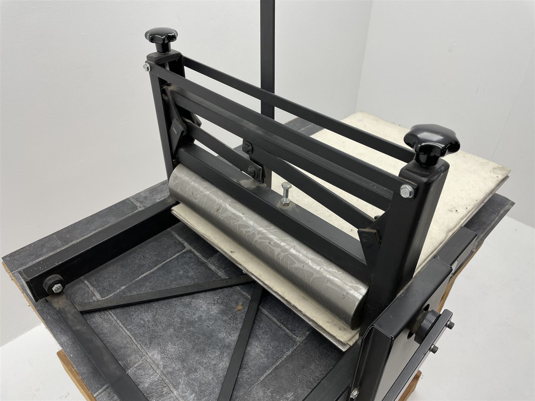 Tofko 'Norup Maxi' etching press, bench and accessories including: etching ink, rollers, varnish, etching ground etc. (bed size approx. 60cm x 41cm)