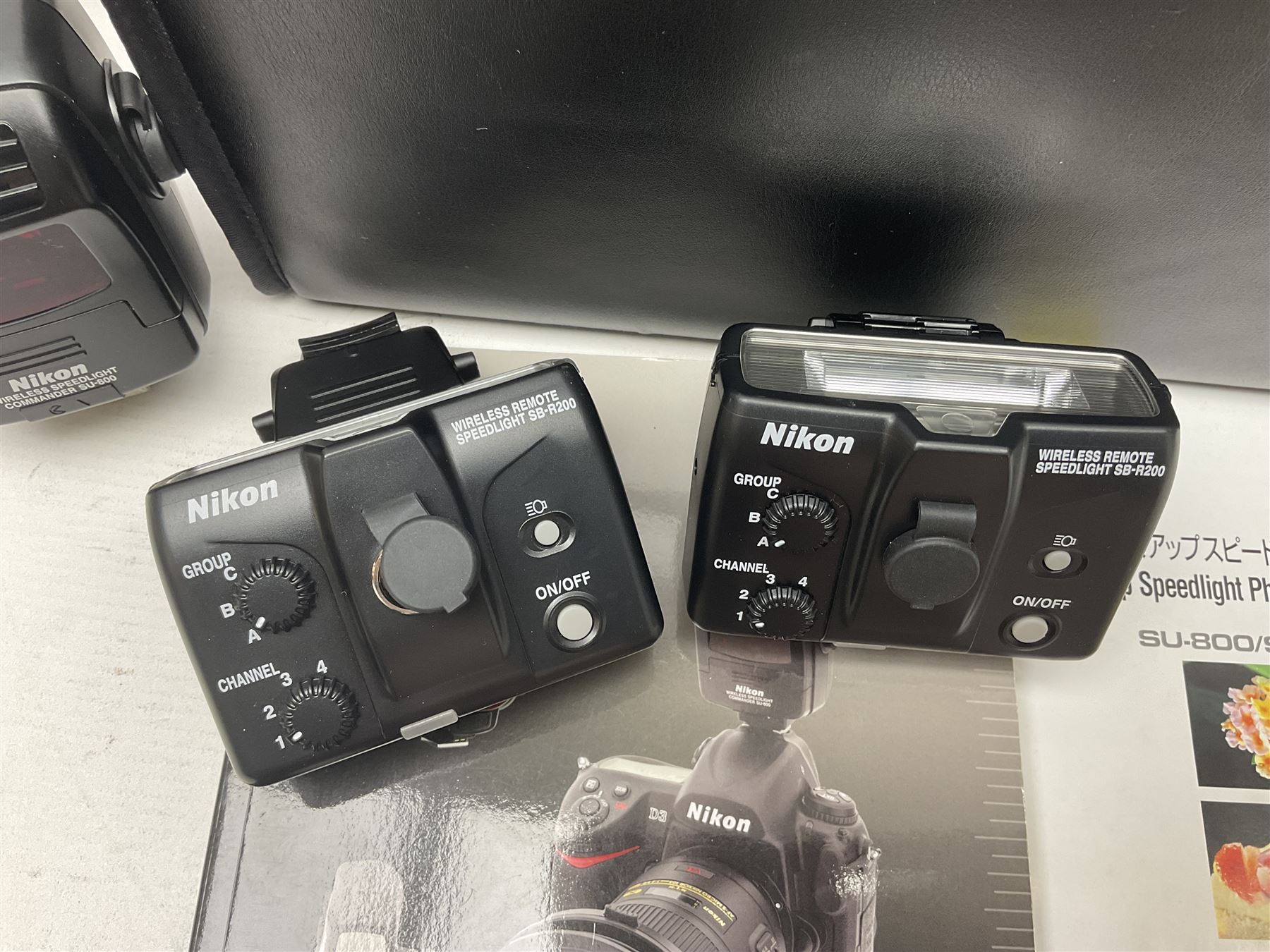 Nikon Creative Lighting System Speedlight kit, with manual and hard case 