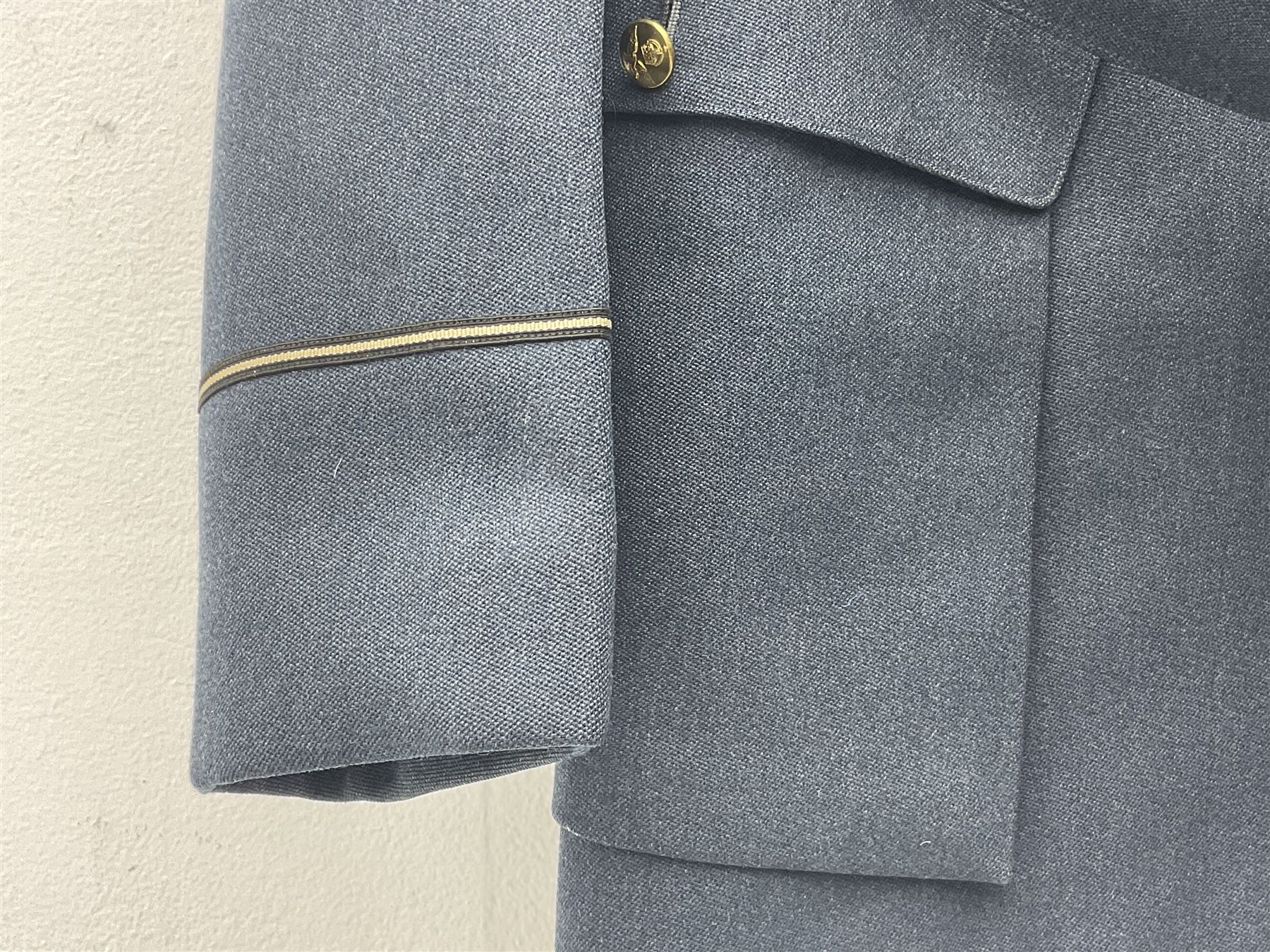 RAF pilot officer's tunic, bears Gieves label 'W.L. Dumble C/68/11406 L/6/51'