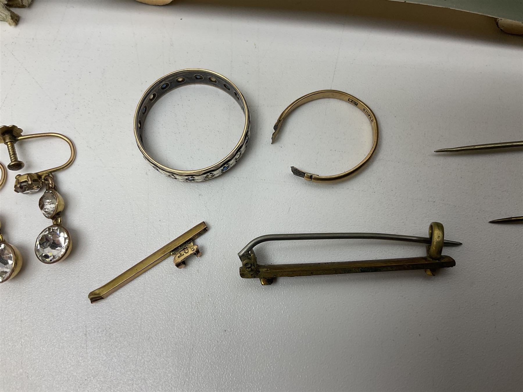 9ct gold and silver paste stone set ring, 9ct gold oddments and a collection of costume jewellery