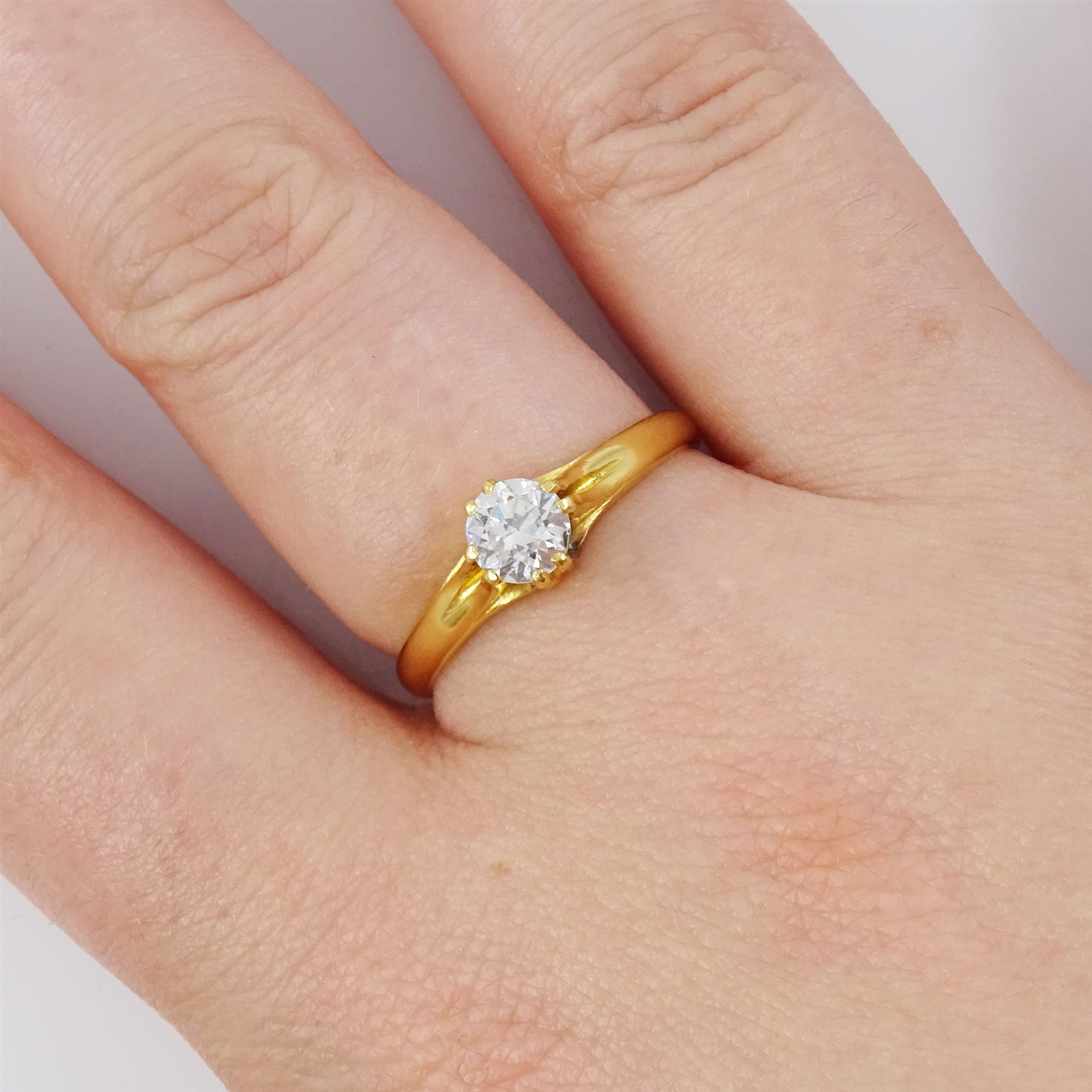 21ct gold single stone, round brilliant cut diamond ring, diamond approx 0.45 carat 