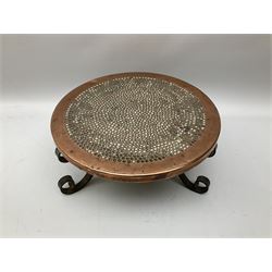 Quantity of copper to include ceramic warming plate, circular stand with three cast iron scrolled feet, jardiniere decorated with animals and foliate design and two kettles (5)