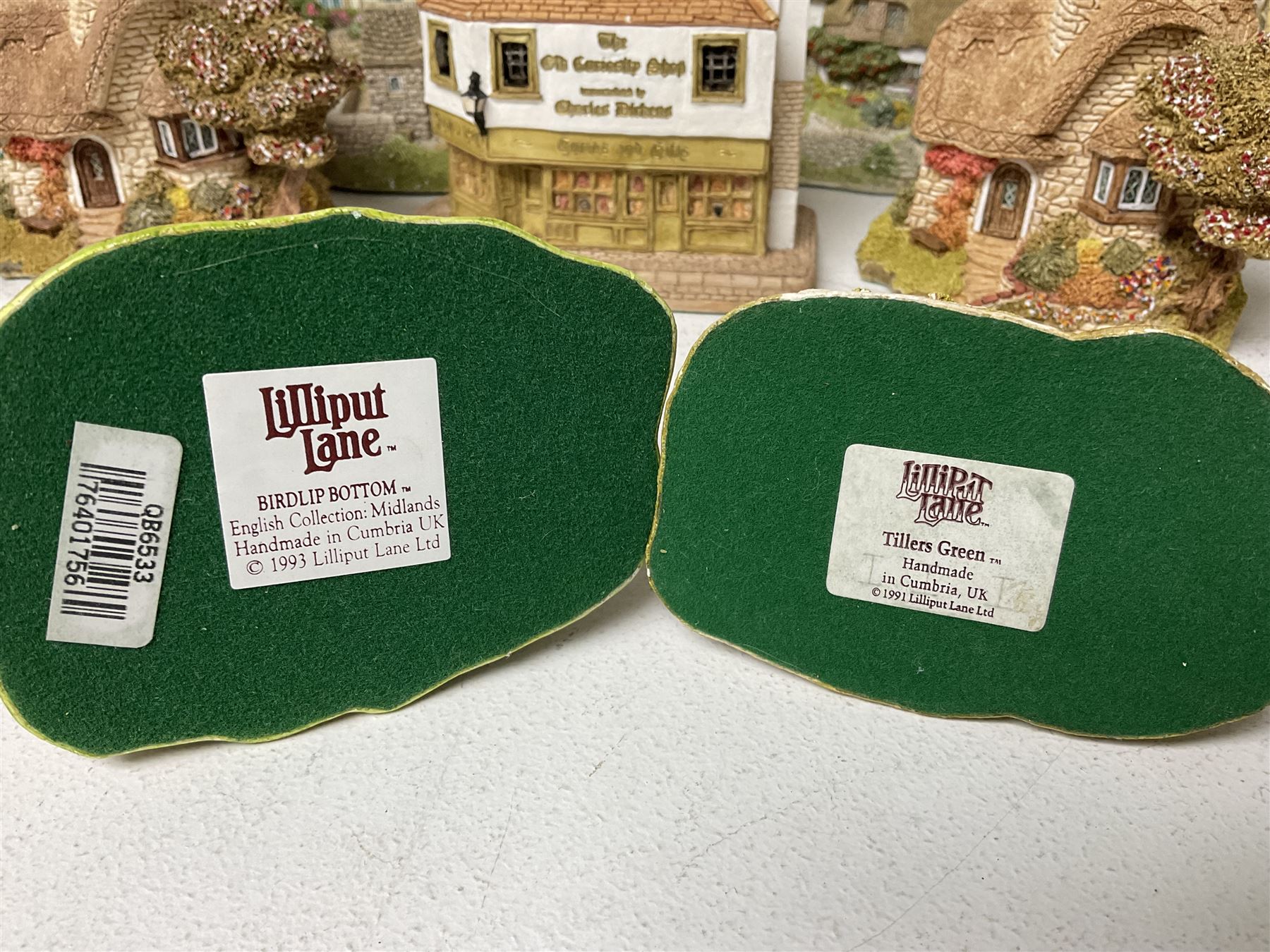 Nineteen Lilliput Lane models, including Dove Tails, Birdlip Bottom, Smallest Inn, Gossip Gate and Beehive Cottage, all with deeds and original boxes (19)