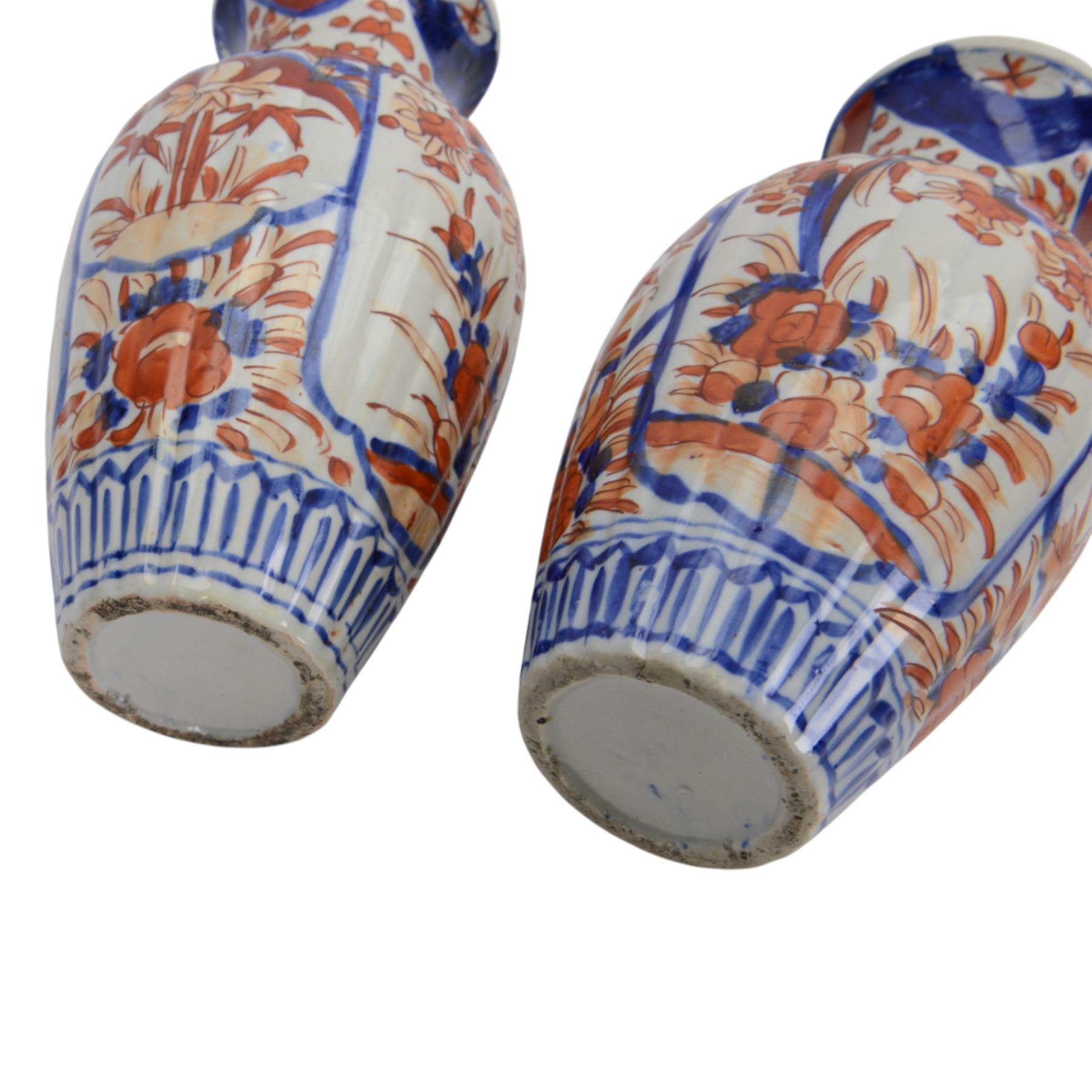 Japanese Imari dish, with scalloped edge, the internal decoration with panels of blossoming branches and a central bird, together with another imari bowl and three vases, scalloped dish H7cm