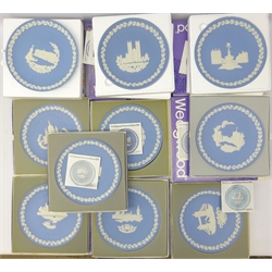  Ten Wedgwood blue jasperware Christmas plates 1969 - 79 (lacking 1970), all boxed and matching tenth anniversary plate 1978, boxed (11)  