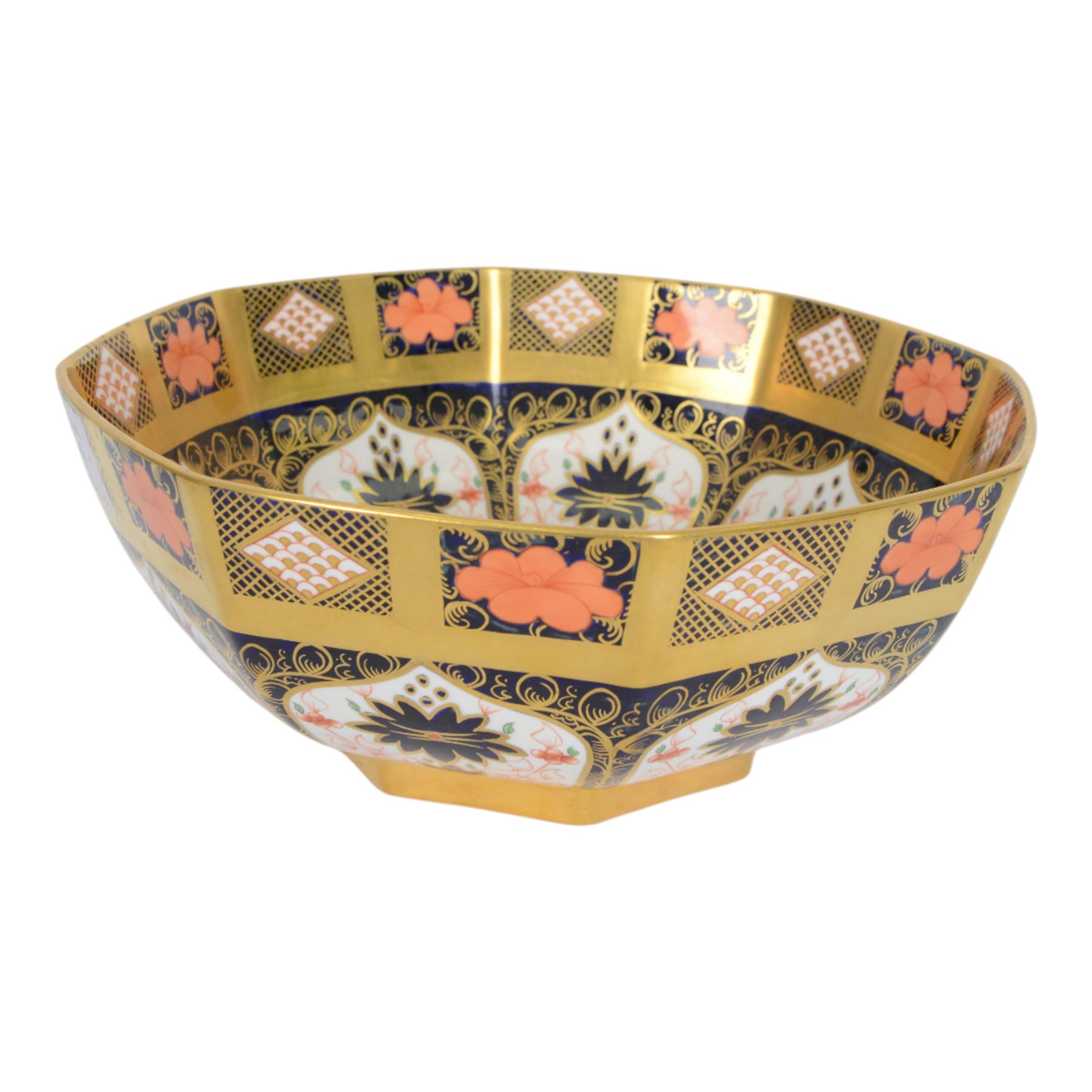 Royal Crown Derby 1128 Imari pattern octagonal bowl, D28cm