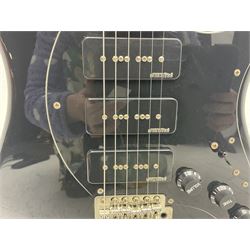 Vintage Advance AV6 electric guitar in black L98cm