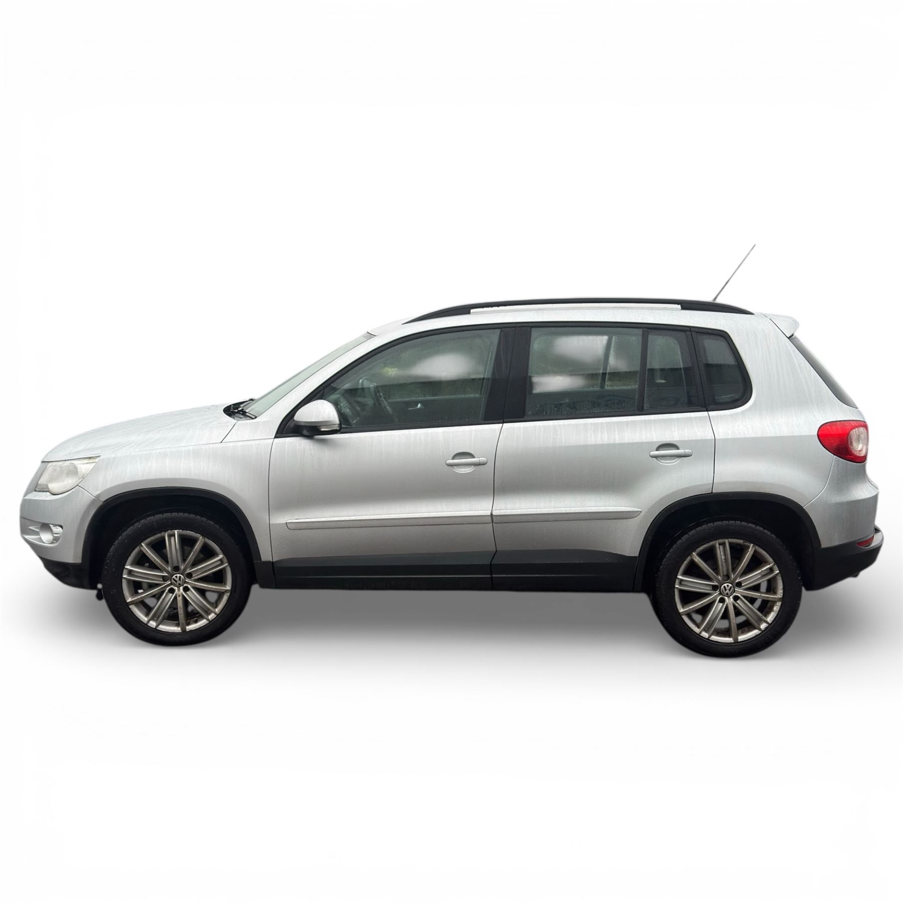 VW Tiguan, 2 Litre diesel, Automatic, 2011, Silver, MOT till 06/09/2026, 120,000 Miles (NV11 DDF)