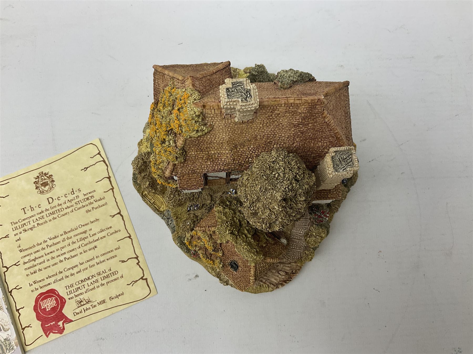 Nine Lilliput Lane cottages from the British and English collections to include Crown Inn, Wealden House, Puffin Row, etc, all boxed, one without deeds