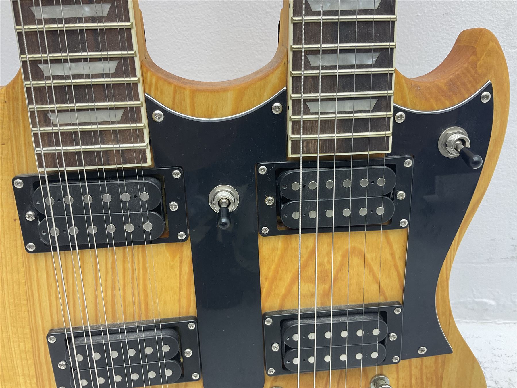 SG double neck electric guitar with twelve-string and six-string facilities and natural wood finish L103cm 