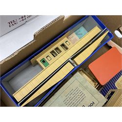 Hornby Dublo - D1 Turntable, D1 Island Platform and D1 Footbridge; all boxed; Through Station, Girder Bridge, signal box, level crossing, footbridge, quantity of buffer stops, power controller etc; unboxed