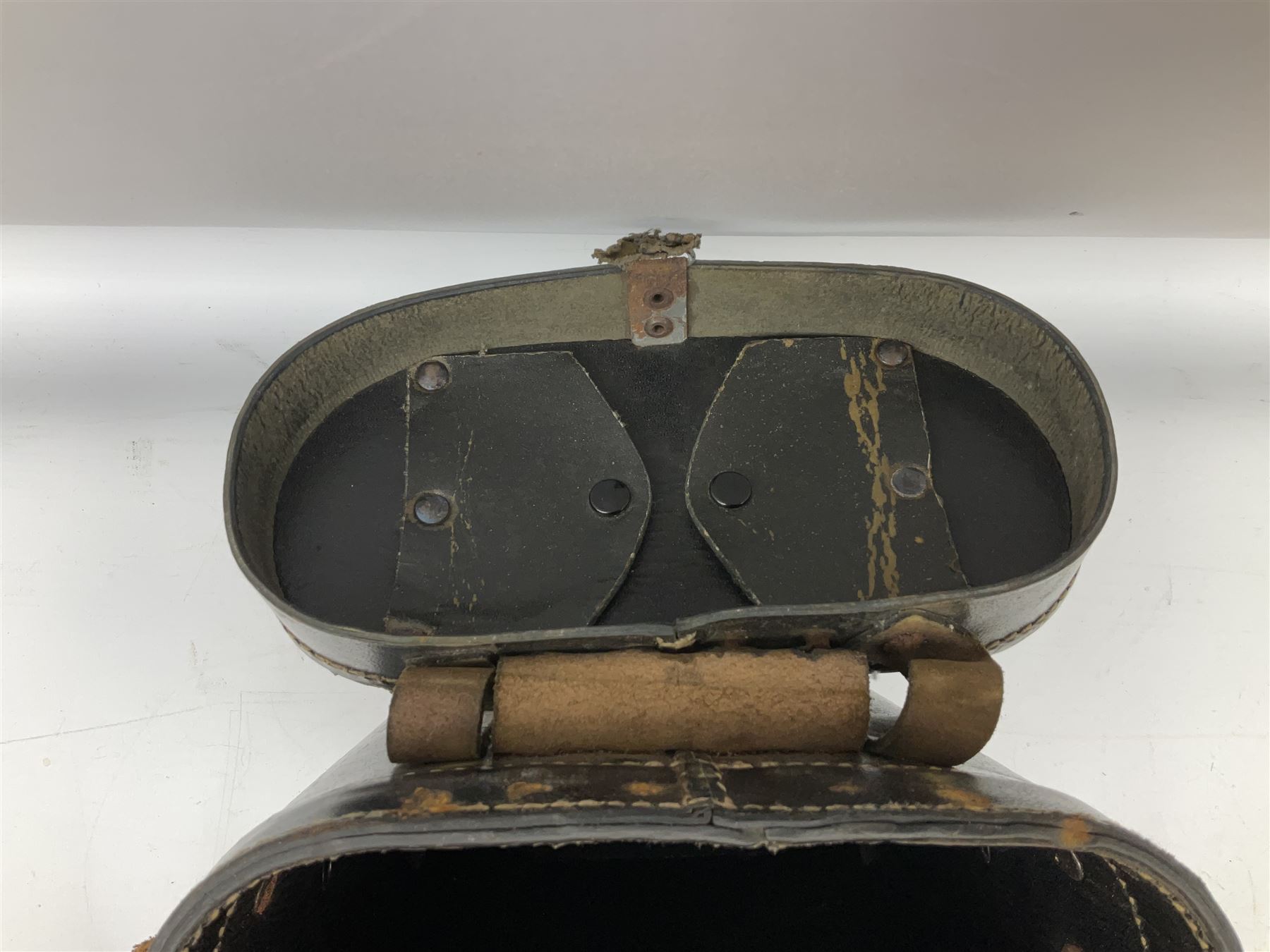Pair of WWII German U-boat binoculars probably 7 x 50 by Leitz, with rubber eye piece protector covers and leather case stamped with Kriegsmarine mark to the lid and dated 1944, with leather strap.