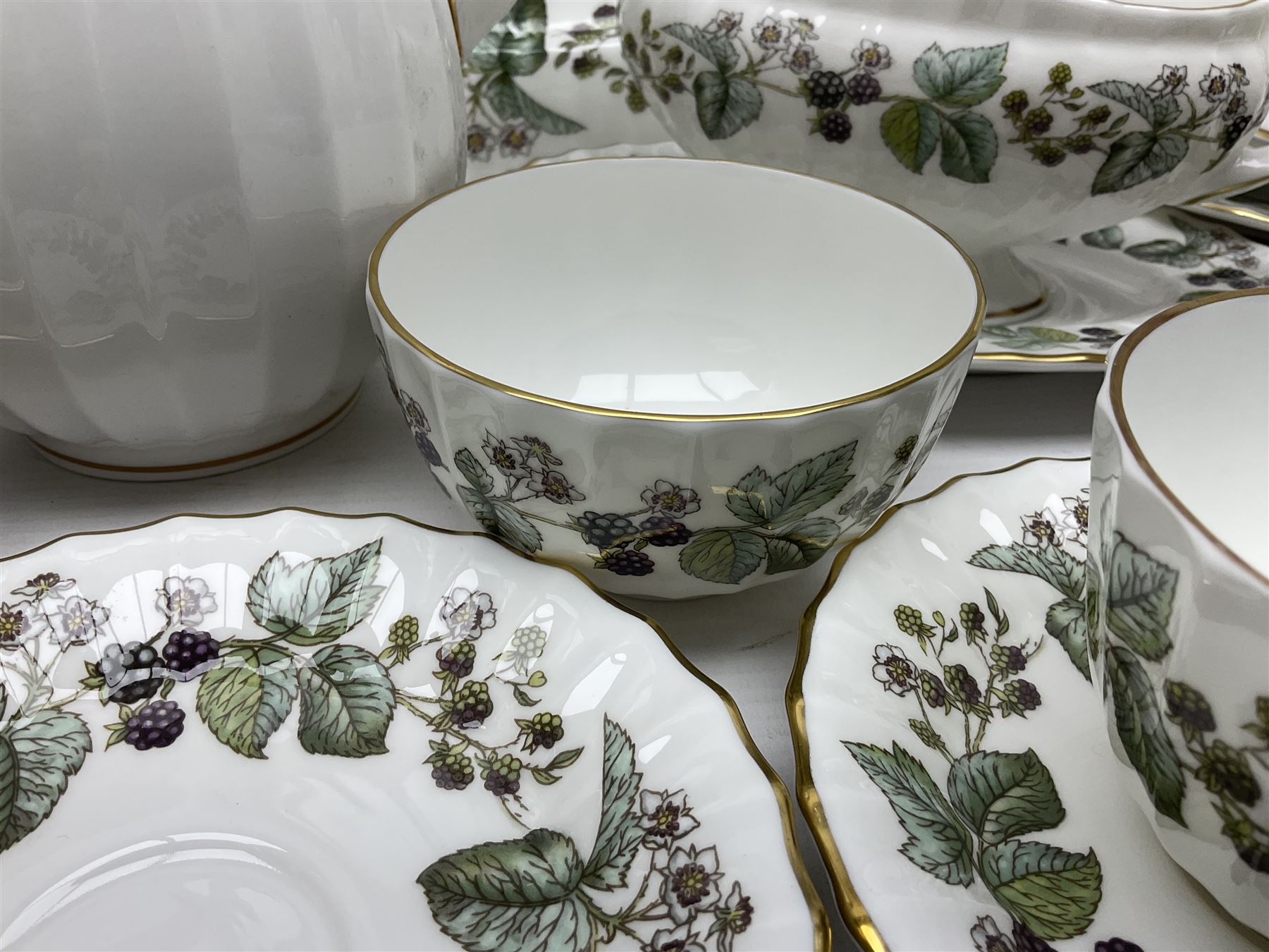 Royal Worcester Lavinia pattern dinner and tea wares comprising